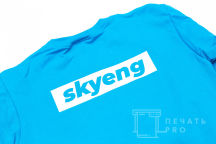 Голубые свитшоты с логотипом «SKYENG»