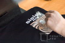 Черные свитшоты с логотипом «Sisley»